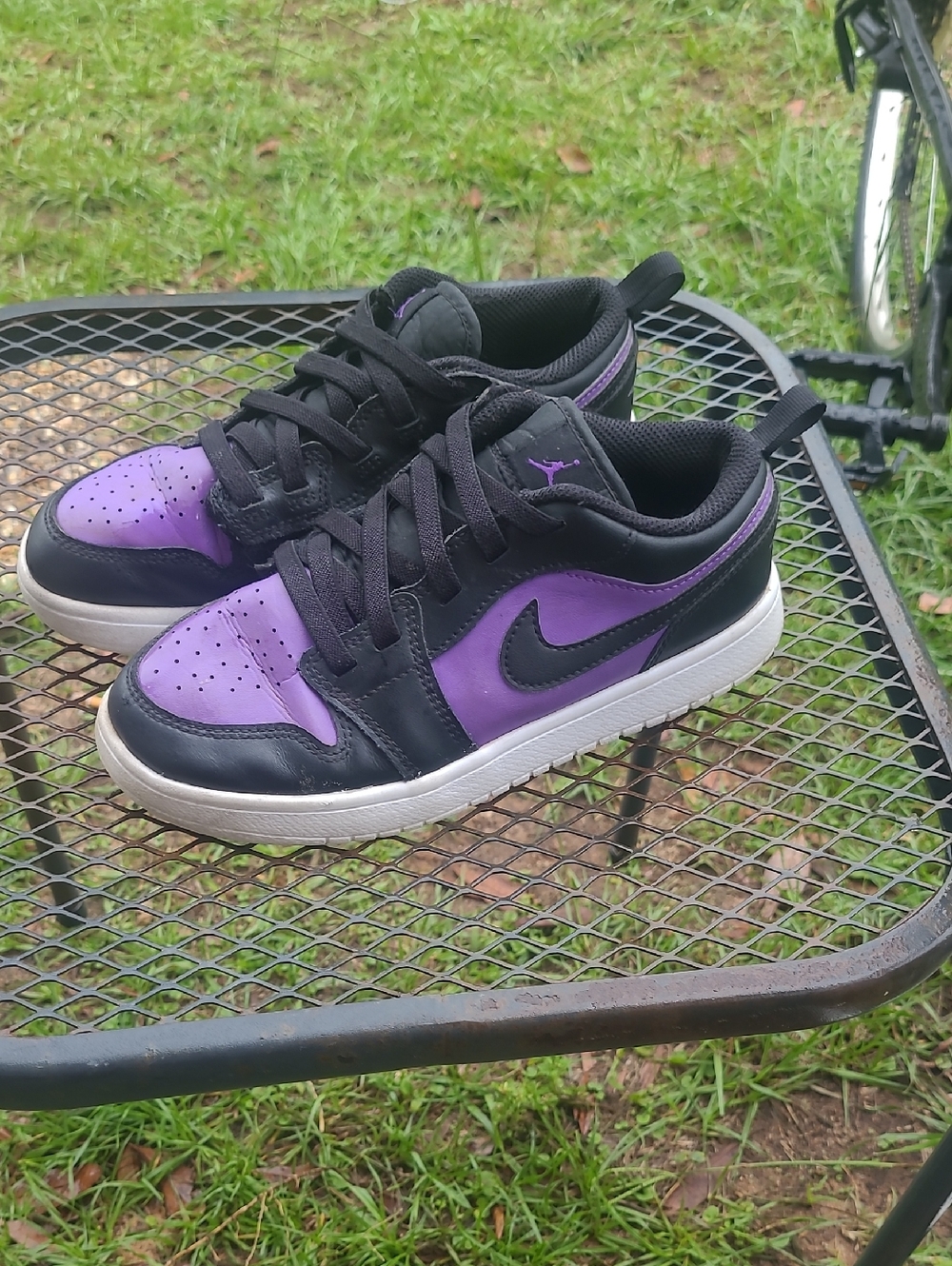 Jordan Kids Black and Purple Low-Top Sneakers